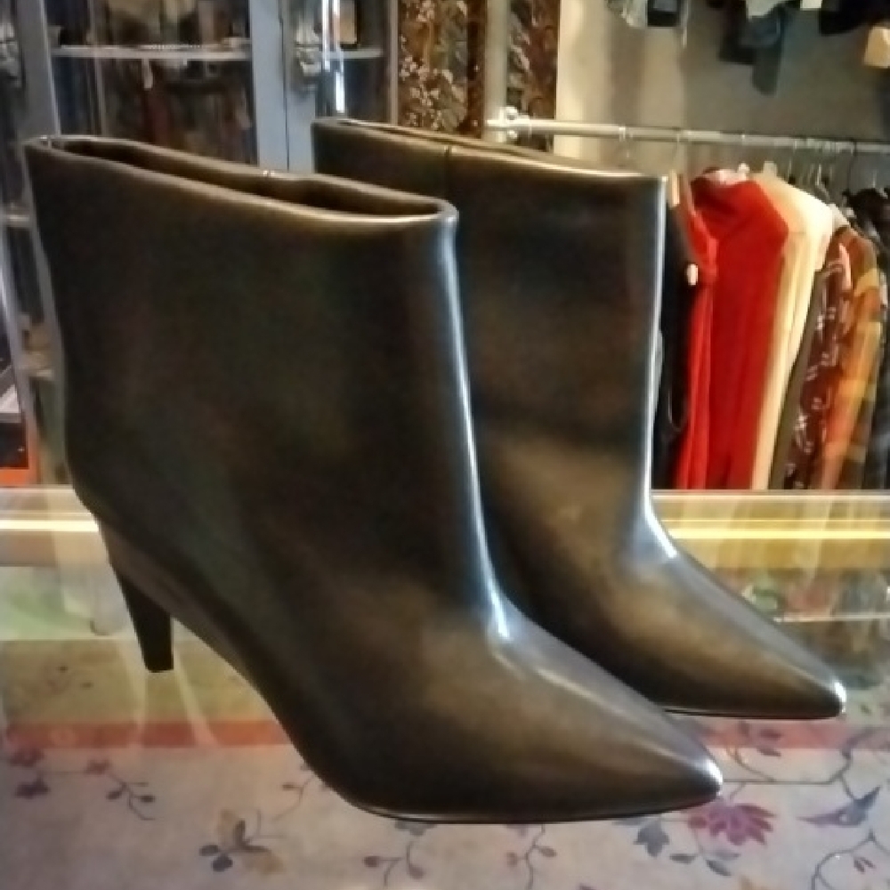 Isabel Marant Black Heeled Boots with Sleek Design